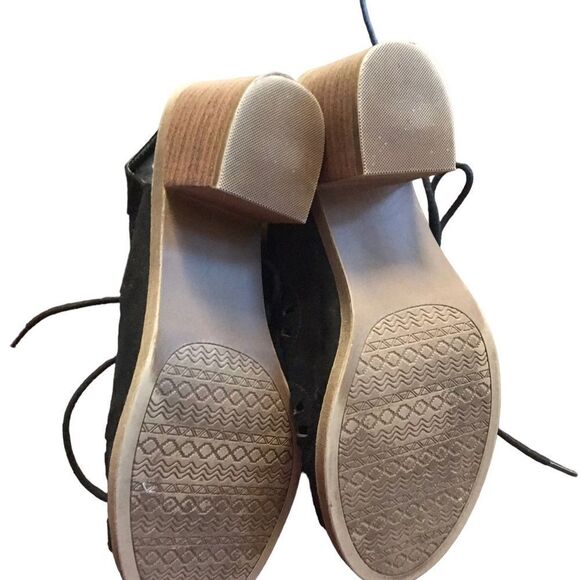 Jelly pop size 8 black suede lace up heeled sandal excellent condition - Picture 2 of 2